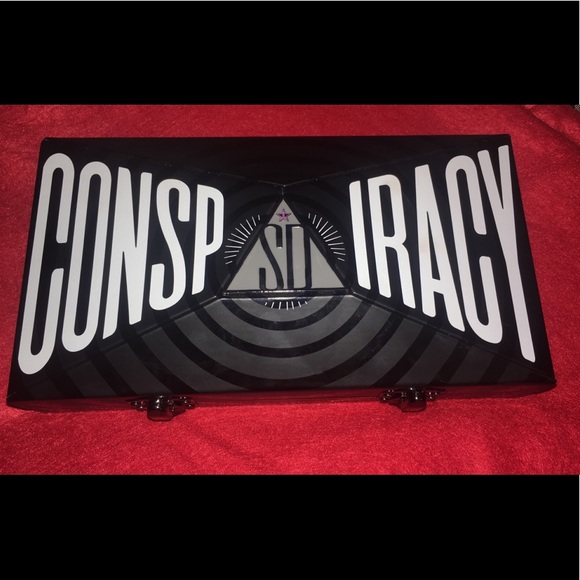Conspiracy Palette - Picture 4 of 5